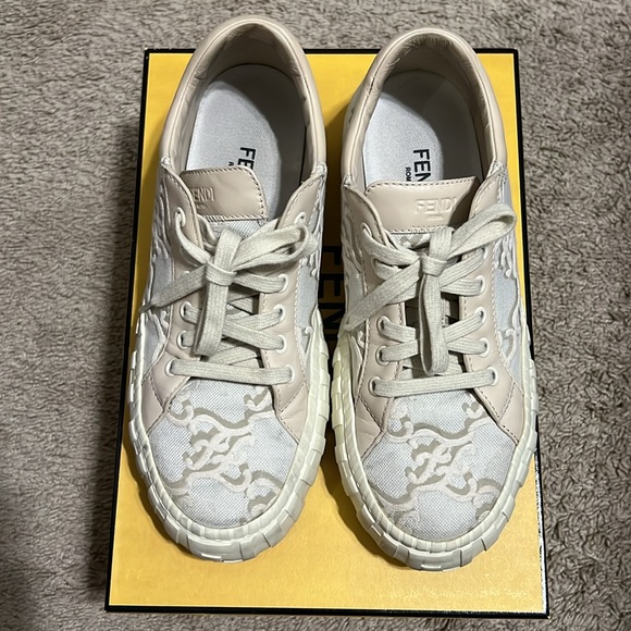 FENDI Karligraphy Logo Sneaker - Picture 5 of 8